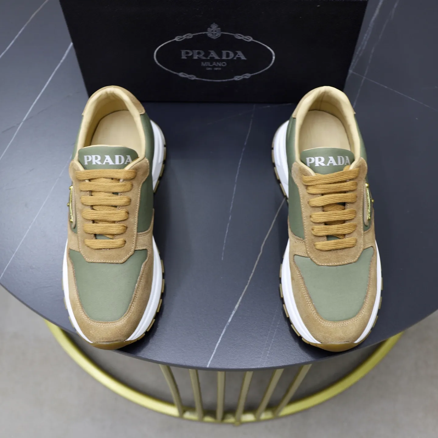Men's shoes 💰462💰🙅‍♂️🙅‍♂️🙅‍♂️ Brand: PRADA Standard code: 38–44 (45 can be customized) Grade: Same as the official website Material: Original cowhide fabric Comfortable sheepskin lining Lightweight and wear-resistant outsole Style category: Men's fashionable casual shoes and boots Running sneakers Distinguished luxury brand elements Top luxury Color: actual picture color